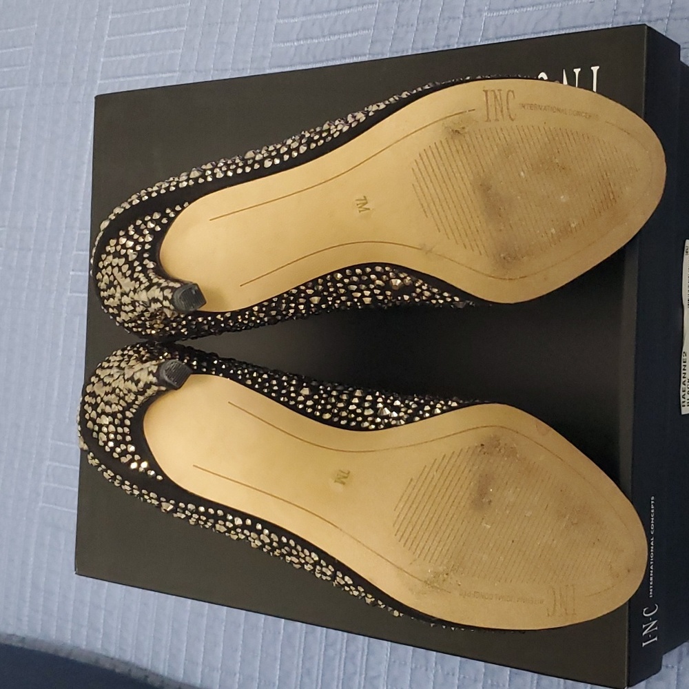 Shoes - Picture 7 of 8
